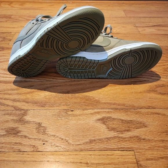 Nike Suede Dunks - Picture 4 of 6